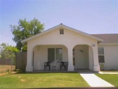 628 Moore St, Madera, CA 93638 photo 1
