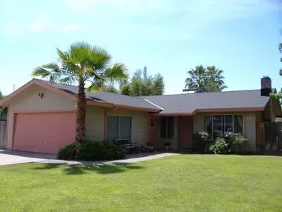 566 W Holland Ave, Clovis, CA 93612 photo 1
