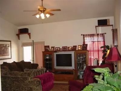 692 Monterey Ln, Lemoore, CA 93245 photo 8