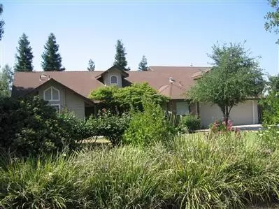 37046 Berkshire Dr, Madera, CA 93638 photo 2