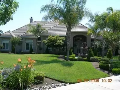 10935 E San Felipe Ave, Clovis, CA 93619 photo 2