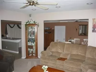 337 N Phillip Ave, Clovis, CA 93612 photo 3