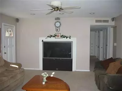 337 N Phillip Ave, Clovis, CA 93612 photo 2