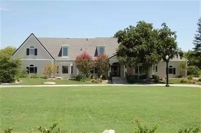 9356 N Purdue Ave, Clovis, CA 93619 photo 1