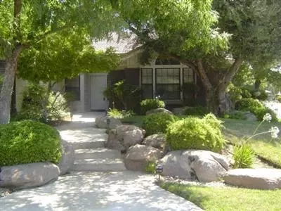 399 Amber Ave, Clovis, CA 93611 photo 2