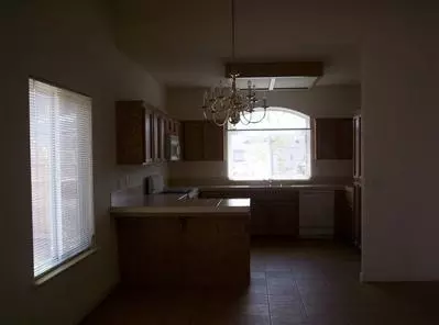 913 Navel Ave, Madera, CA 93637 photo 2