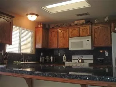 1295 E Donnybrook Pl, Hanford, CA 93230 photo 7