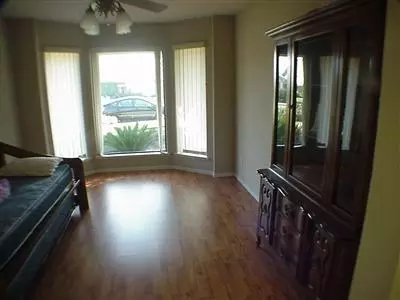 970 E Goble, Fowler, CA 93625 photo 4