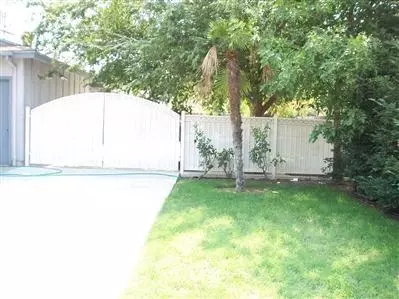 1052 Brookside Dr, Clovis, CA 93612 photo 3