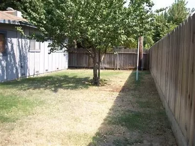1052 Brookside Dr, Clovis, CA 93612 photo 10