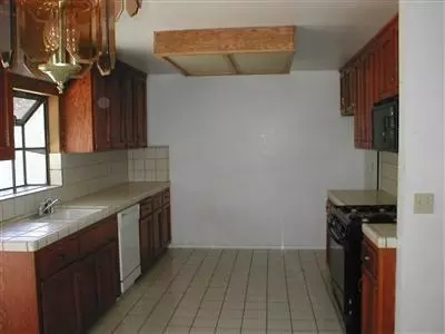 606 S Siskiyou Ave, Kerman, CA 93630 photo 3