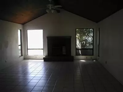 606 S Siskiyou Ave, Kerman, CA 93630 photo 4