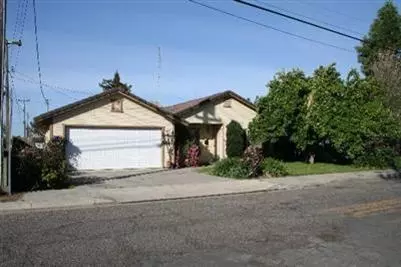 445 N 13th St, Chowchilla, CA 93610 photo 2