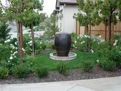 425 W Kelly Ave, Clovis, CA 93611 photo 2