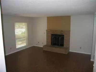 974 Arroyo Ave, Clovis, CA 93611 photo 2