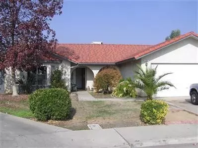 976 3rd St, Sanger, CA 93657 photo 1
