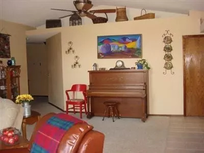 790 Heath Ct, Lemoore, CA 93245 photo 4