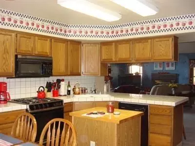 790 Heath Ct, Lemoore, CA 93245 photo 6