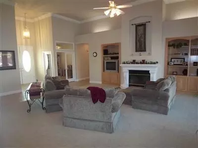 327 W Trenton Ave, Clovis, CA 93619 photo 2