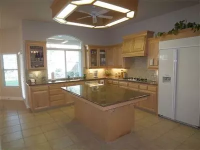 327 W Trenton Ave, Clovis, CA 93619 photo 4