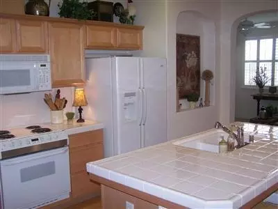 640 W Fontaine Ln, Clovis, CA 93619 photo 2