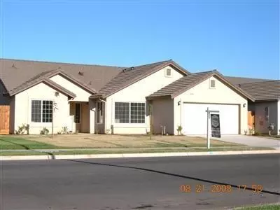 907 Monterey, Madera, CA 93637 photo 1