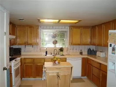 1111 Post St, Sanger, CA 93657 photo 2