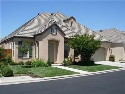 77 W Lester Ave, Clovis, CA 93619 photo 1