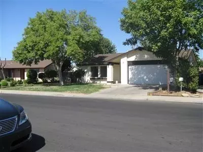 2486 4th St, Sanger, CA 93657 photo 1