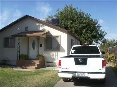 717 S 2nd St, Kerman, CA 93630 photo 1