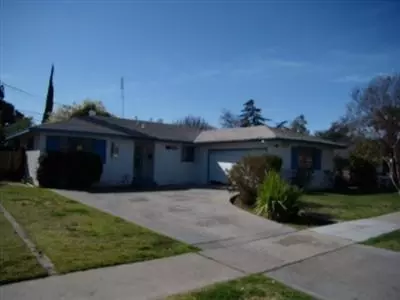 3246 E Hampton Way, Fresno, CA 93726 photo 1