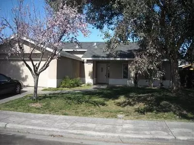 1015 La Perla Ln, Madera, CA 93638 photo 1