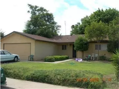 604 E Clark St, Madera, CA 93638 photo 1