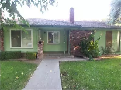 2425 E Robinson Ave, Fresno, CA 93726 photo 1