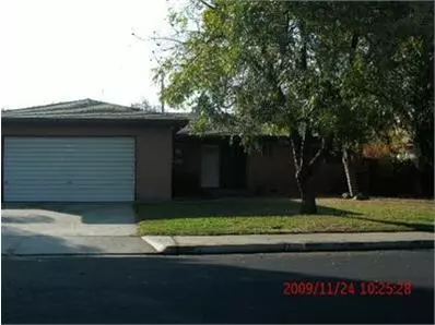 488 W San Jose Ave, Clovis, CA 93612 photo 1