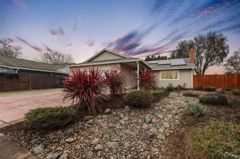 Exterior - 755 East Ct, Dixon, CA 95620 photo 5 of 13