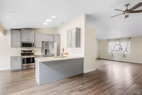 Kitchen - 755 East Ct, Dixon, CA 95620 photo 1 of 6