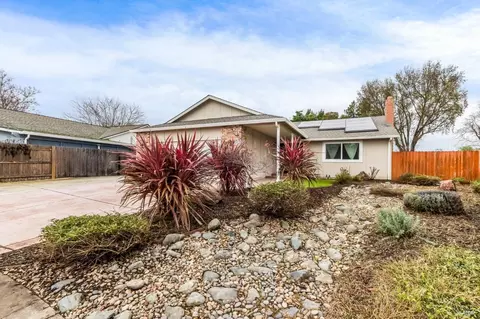 Exterior - 755 East Ct, Dixon, CA 95620 photo 2 of 13