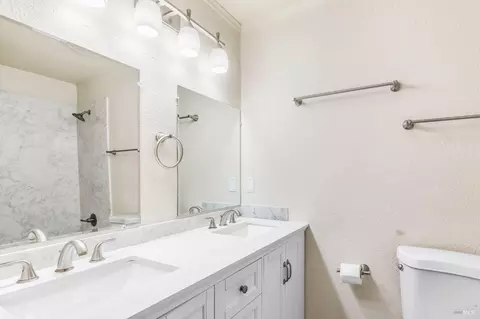 Bath - 755 East Ct, Dixon, CA 95620 photo 3 of 6