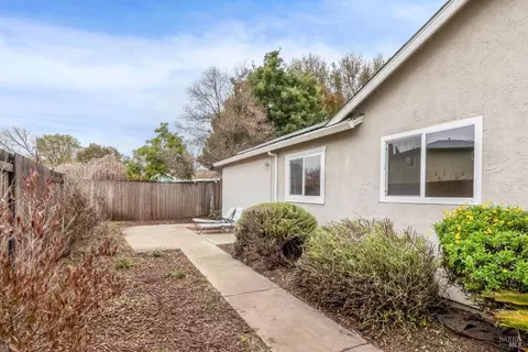 Exterior - 755 East Ct, Dixon, CA 95620 photo 9 of 13