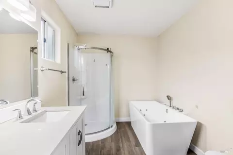 Bath - 755 East Ct, Dixon, CA 95620 photo 6 of 6