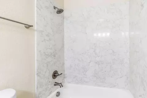 Bath - 755 East Ct, Dixon, CA 95620 photo 4 of 6