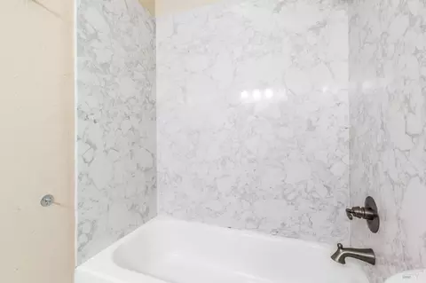 Bath - 755 East Ct, Dixon, CA 95620 photo 2 of 6