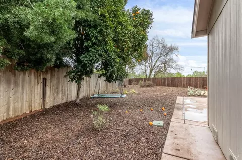 Exterior - 755 East Ct, Dixon, CA 95620 photo 11 of 13
