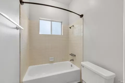 Bath - 1218 El Dorado St, Vallejo, CA 94590 photo 2 of 5