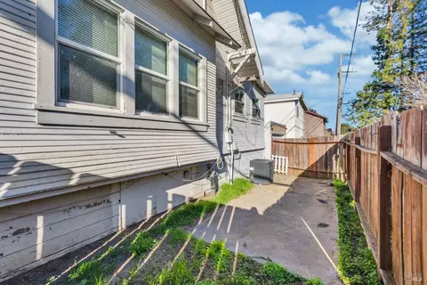 Exterior - 1218 El Dorado St, Vallejo, CA 94590 photo 10 of 12