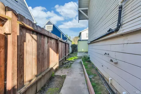Exterior - 1218 El Dorado St, Vallejo, CA 94590 photo 6 of 12