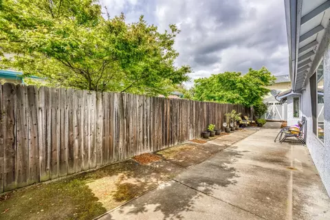 Exterior - 1350 Rehrmann Dr, Dixon, CA 95620 photo 3 of 18