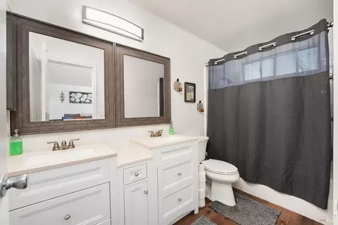Bath - 1350 Rehrmann Dr, Dixon, CA 95620 photo 2 of 2
