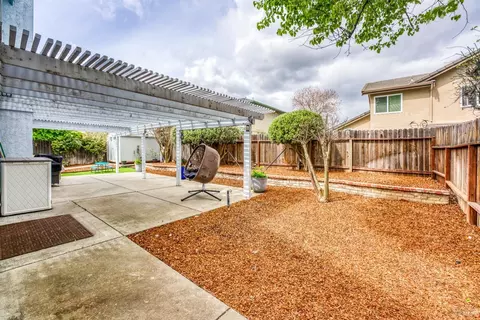 Exterior - 1350 Rehrmann Dr, Dixon, CA 95620 photo 8 of 18